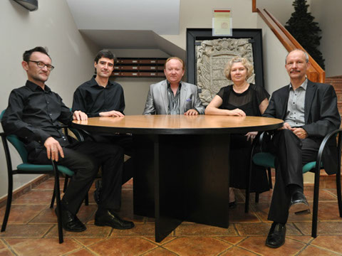 Musicos de Zaragoza para conciertos, bodas y todo tipo de eventos. www.elegia.es Tel. 679 590 436