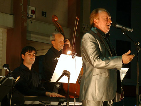 Musicos de Zaragoza para conciertos, bodas y todo tipo de eventos. www.elegia.es Tel. 679 590 436