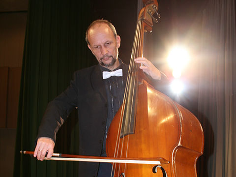 Sergey Shkil contrabajista&nbsp; titulado del grupo Elegia para conciertos, bodas y qualquier tipo de eventos en Zaragoza