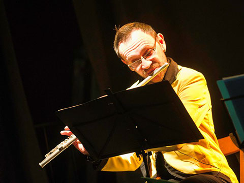 Espectaculo con Almozandia. Mikhail Shkil flautista titulada del grupo Elegia para conciertos, bodas y qualquier tipo de eventos en Zaragoza