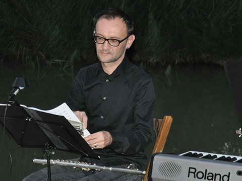 En Corazon Verde Zaragoza. Mikhail Shkil flautista titulada del grupo Elegia para conciertos, bodas y qualquier tipo de eventos en Zaragoza