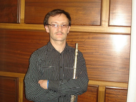 En Ayuntamieto de Zaragoza. Mikhail Shkil flautista titulada del grupo Elegia para conciertos, bodas y qualquier tipo de eventos en Zaragoza