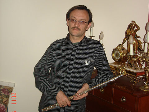 Academia de musica Armenia. Mikhail Shkil flautista titulada del grupo Elegia para conciertos, bodas y qualquier tipo de eventos en Zaragoza