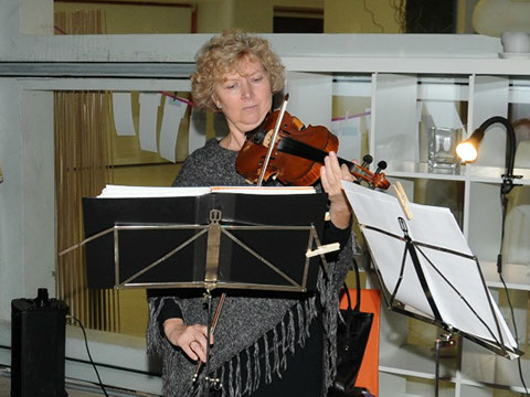 Natalia Shkil violinista titulada del grupo Elegia. Baquete de boda.Musicos para conciertos bodas y qualquier tipo de eventos en Zaragoza